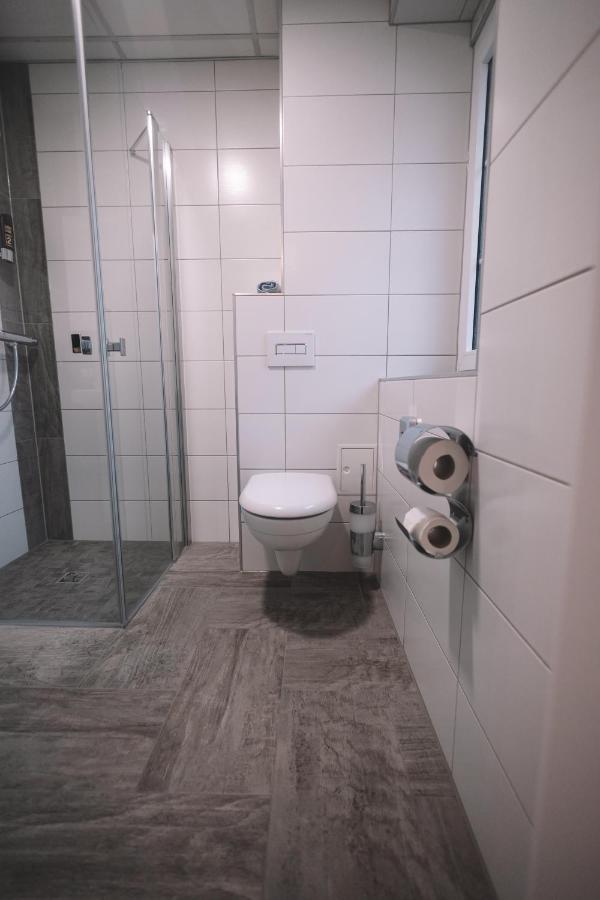 Gasthof Und Hotel Roter Hirsch Claußnitz المظهر الخارجي الصورة