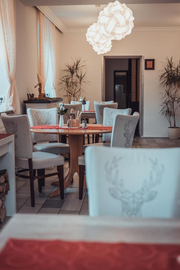 Gasthof Und Hotel Roter Hirsch Claußnitz المظهر الخارجي الصورة