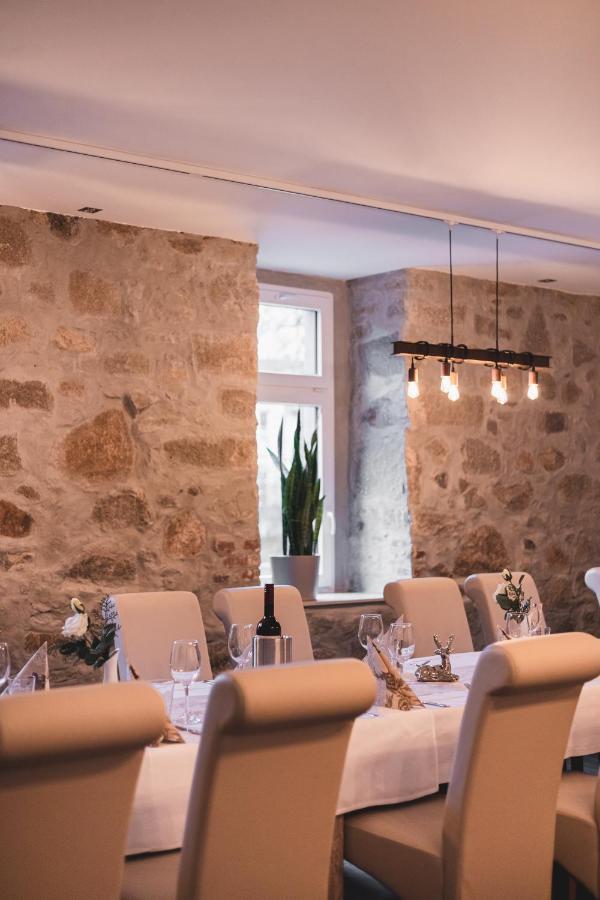 Gasthof Und Hotel Roter Hirsch Claußnitz المظهر الخارجي الصورة